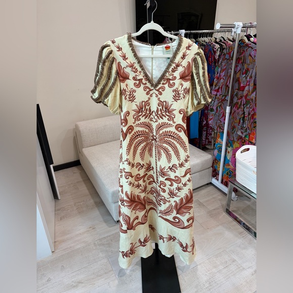 Farm Rio: Off-White Milani Euroflax™
Premium Linen Maxi Dress - Picture 9 of 11